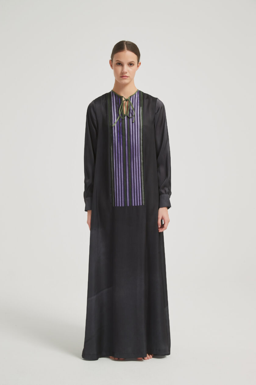 T-Shirt Striped Abaya with Long Black Dress - Image 2