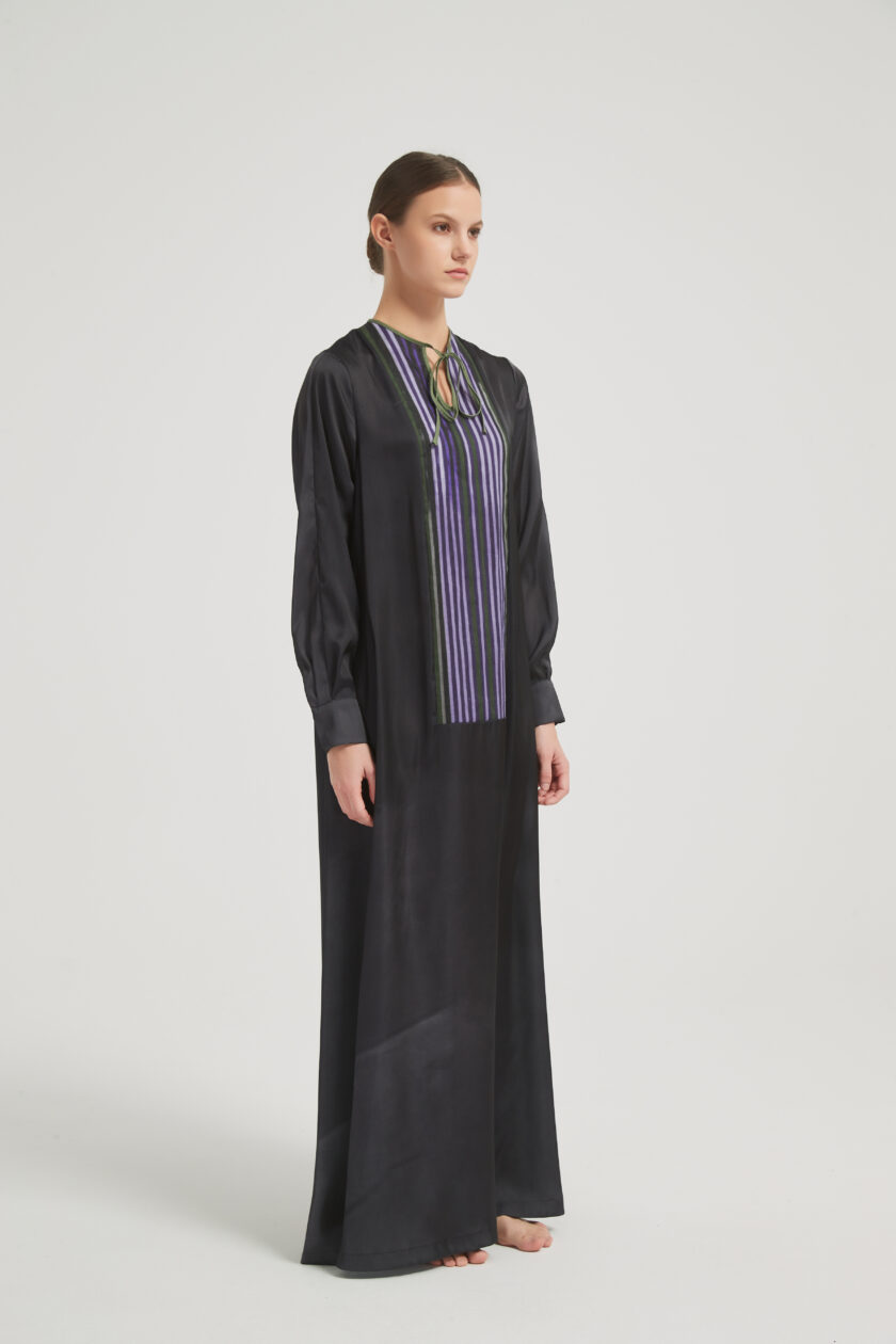 T-Shirt Striped Abaya with Long Black Dress - Image 3