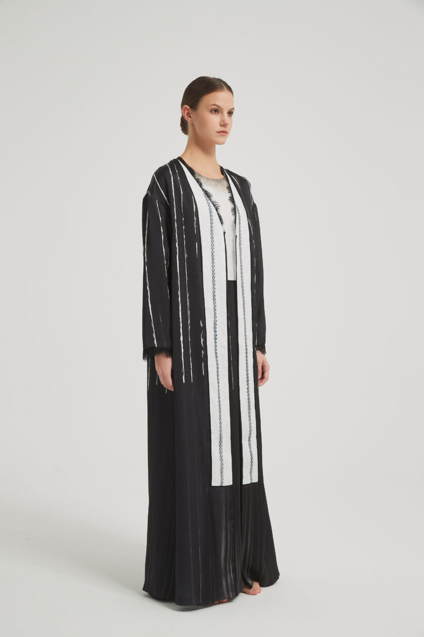 White on Black Abaya - Image 4