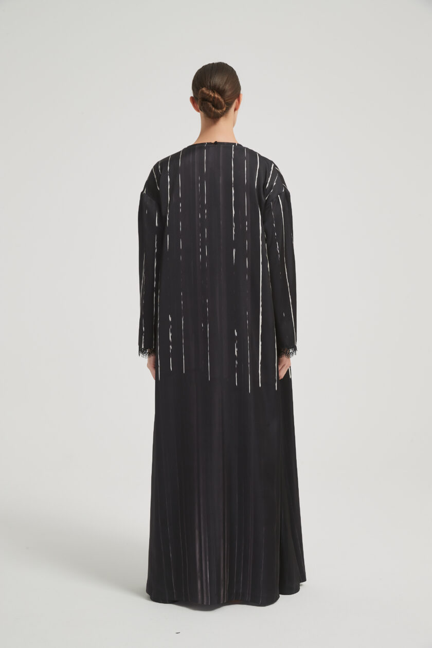 White on Black Abaya - Image 5
